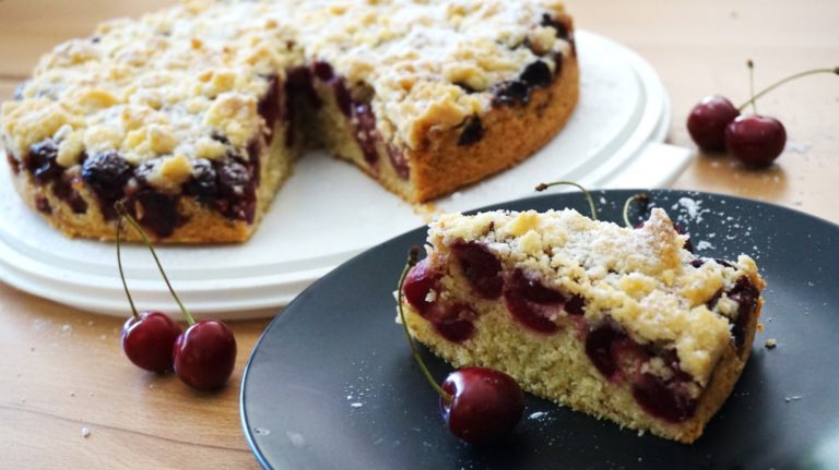 Zwetschgen-Mirabellen-Kuchen mit Streusel (Rührteig) - Vanys Küche ...