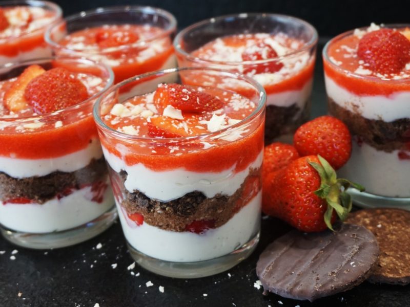 Thermomix® Erdbeer-Keks-Dessert