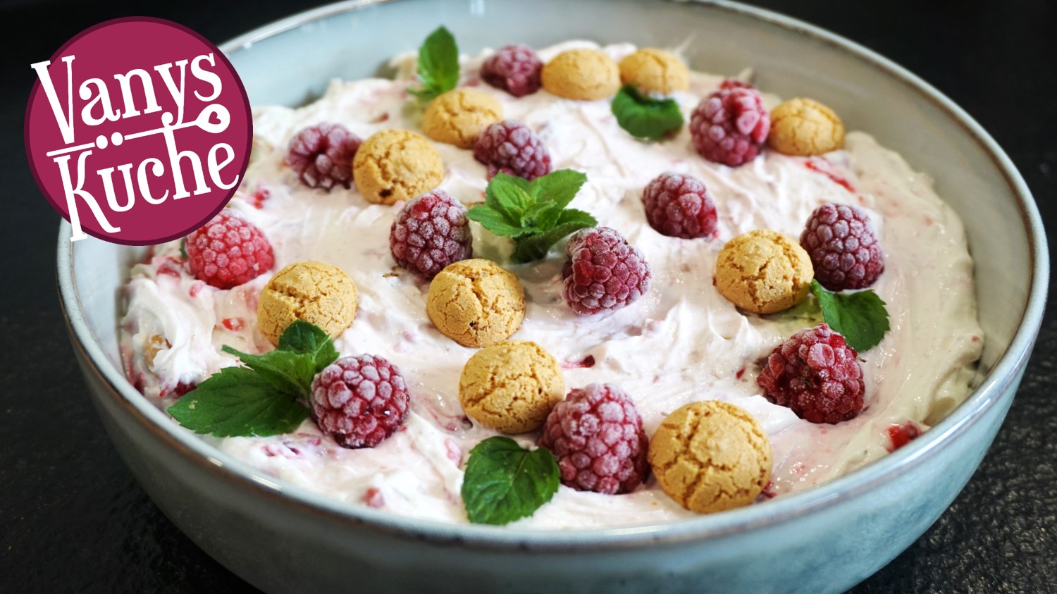 Himbeercreme mit Amarettini - Vanys Küche - Rezeptideen mit Videoanleitung