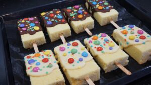 Mehr über den Artikel erfahren Fantakuchen Eis-am-Stiel