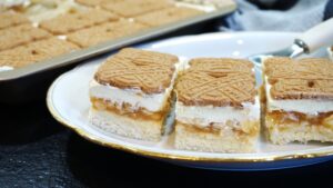 Mehr über den Artikel erfahren Apfel-Spekulatius-Schnitten