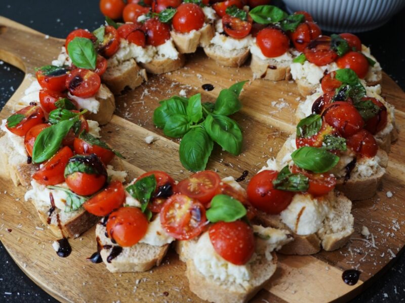 Adventskranz aus Tomate-Mozzarella