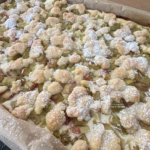 Rhabarber-Quarkkuchen mit Butterstreusel