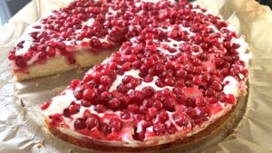 Mehr über den Artikel erfahren Johannisbeer-Baiser-Kuchen