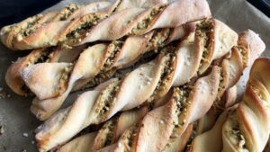 Mehr über den Artikel erfahren Käse-Kürbiskern-Stangen