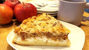 Mehr über den Artikel erfahren Apfel-Käsekuchen mit Mandelhaube